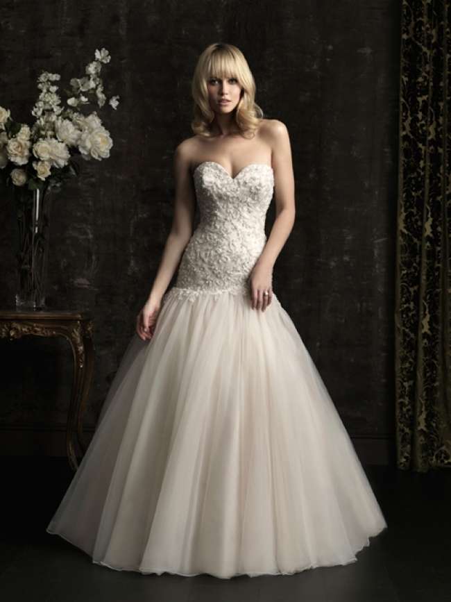 Strapless wedding dress with tulle skirt