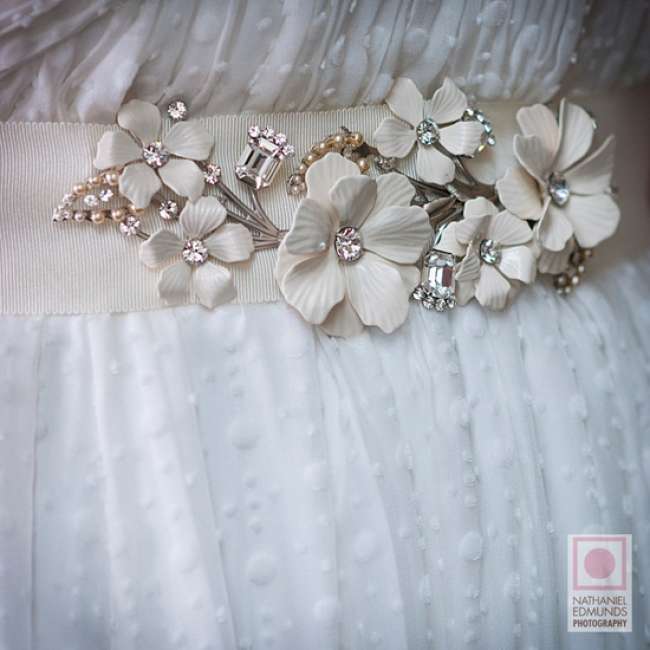 Wedding dress belt with broaches
