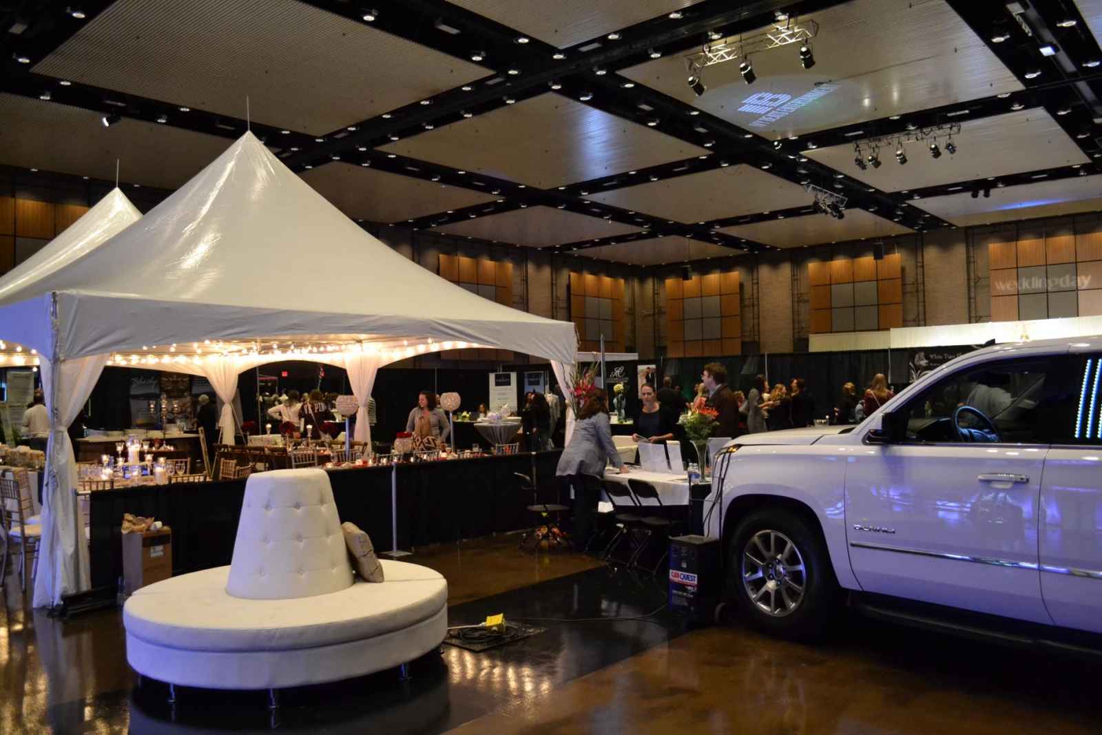 panorama of bridal show
