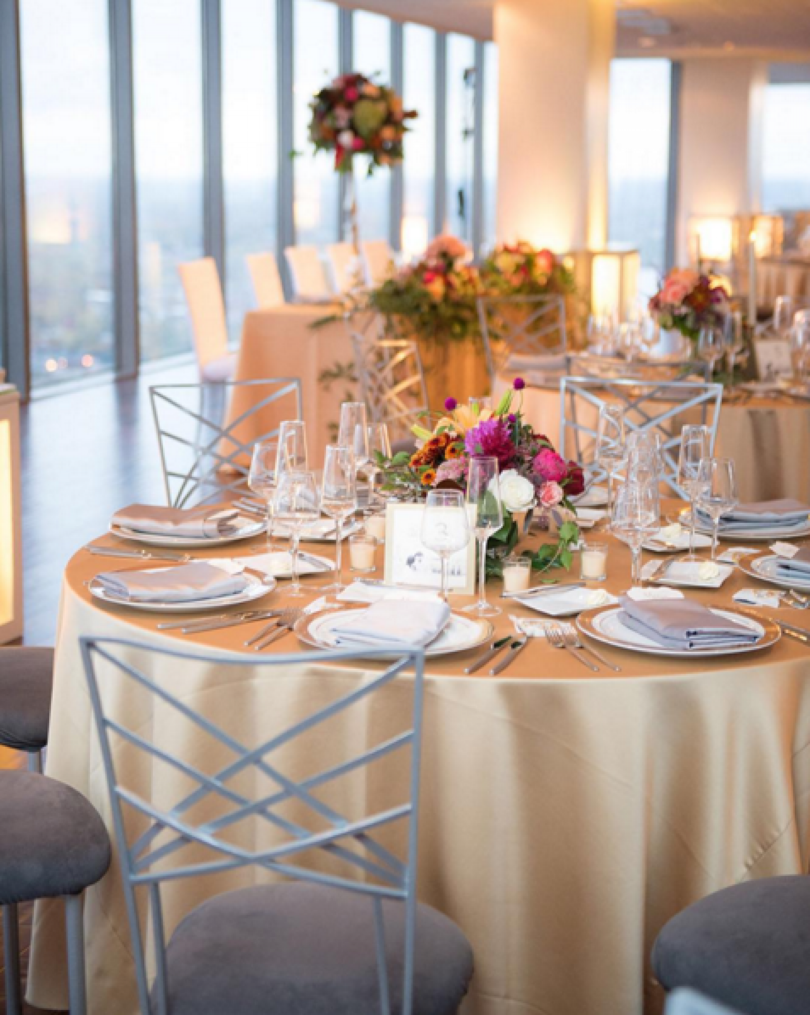 gold tablescape