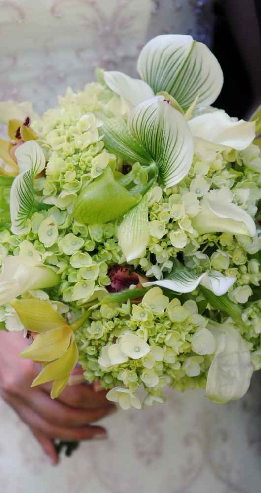 green and white bridal bouquet