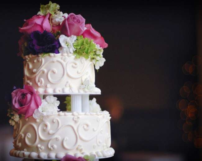 Real flowers on cake