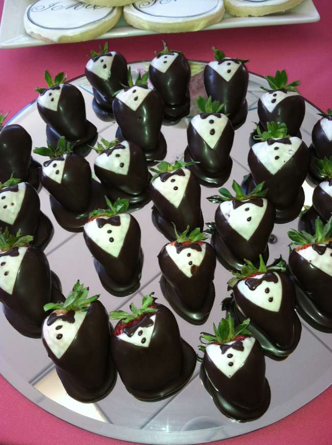 Tuxedo Chocolate Covered Strawberries