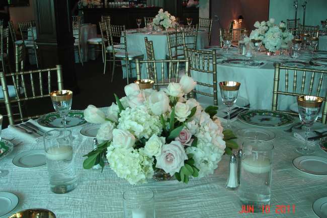 Elegant centerpiece setting