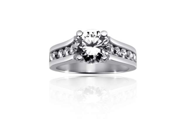 Engagement Ring With Round Diamond