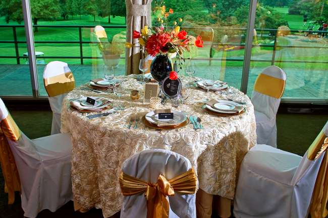 Textured Linens & Modern Tablescape