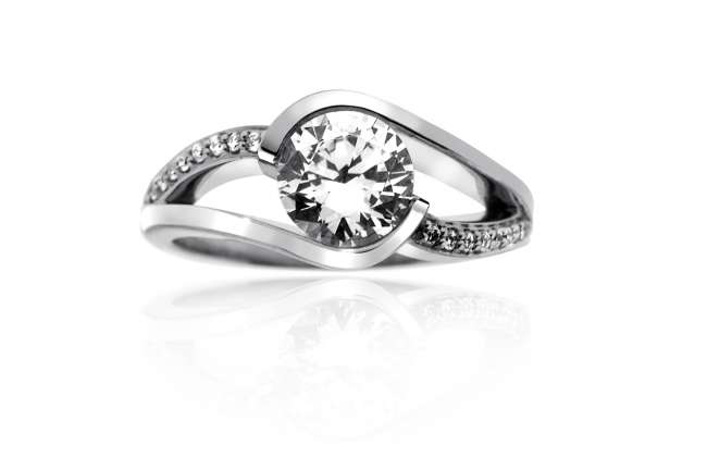 Engagement Ring With Round Diamond