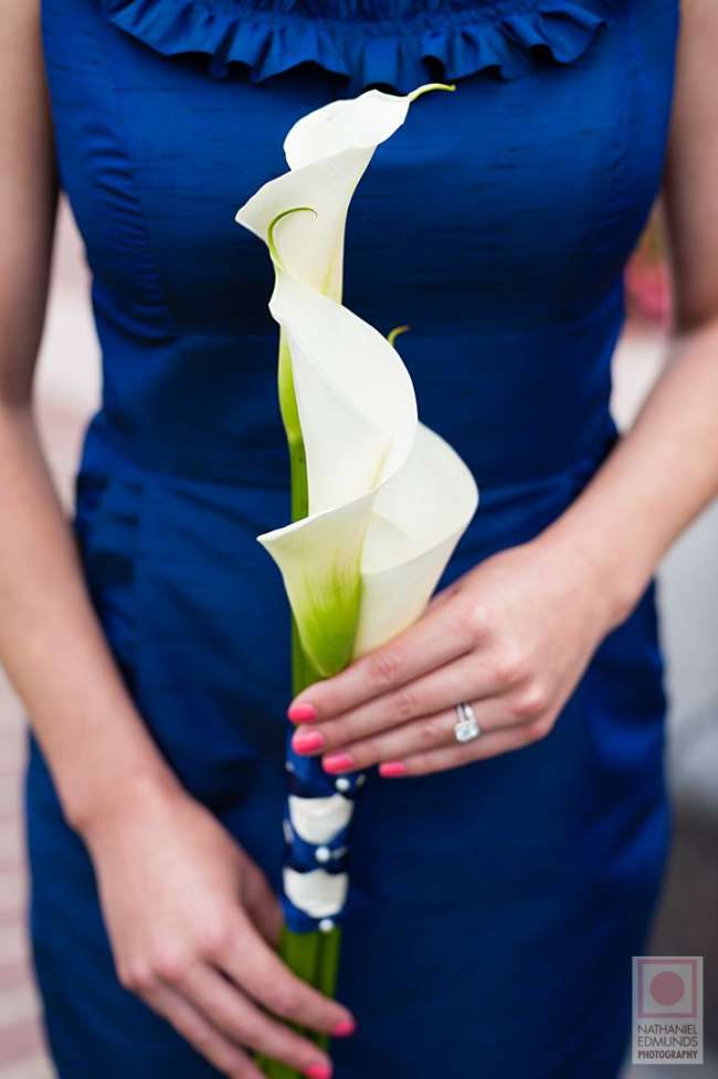 Simple & Elegant Bouquet of a Single Lily