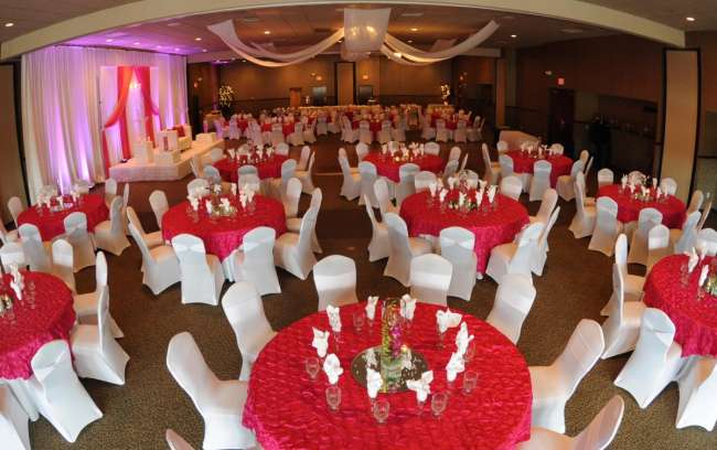 unique tablescape in ballroom