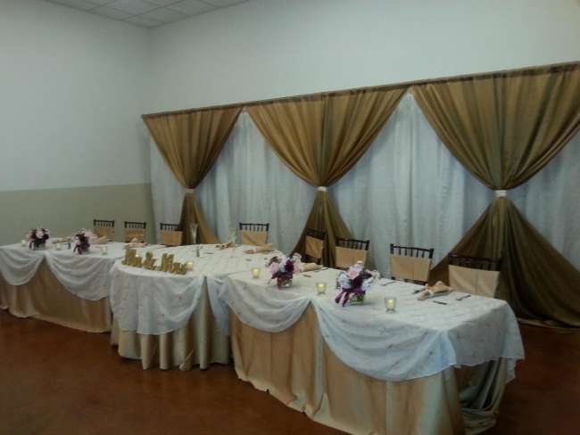 Intimate head table