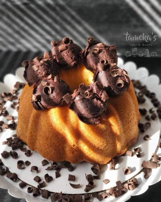 Mini Sour Cream Pound Cake w/Dark Chocolate Buttercream